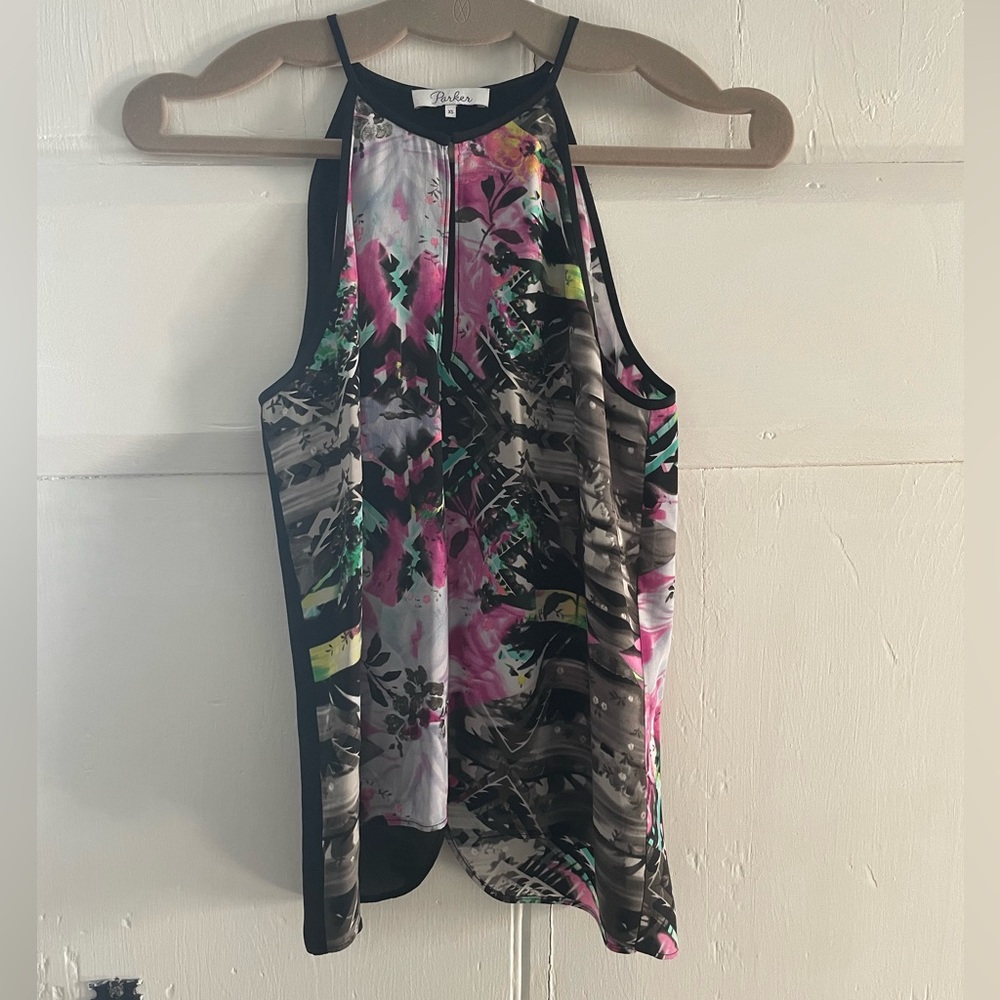 Parker top. Size xs. Easy and flattering. Opens in the back. In great condition!